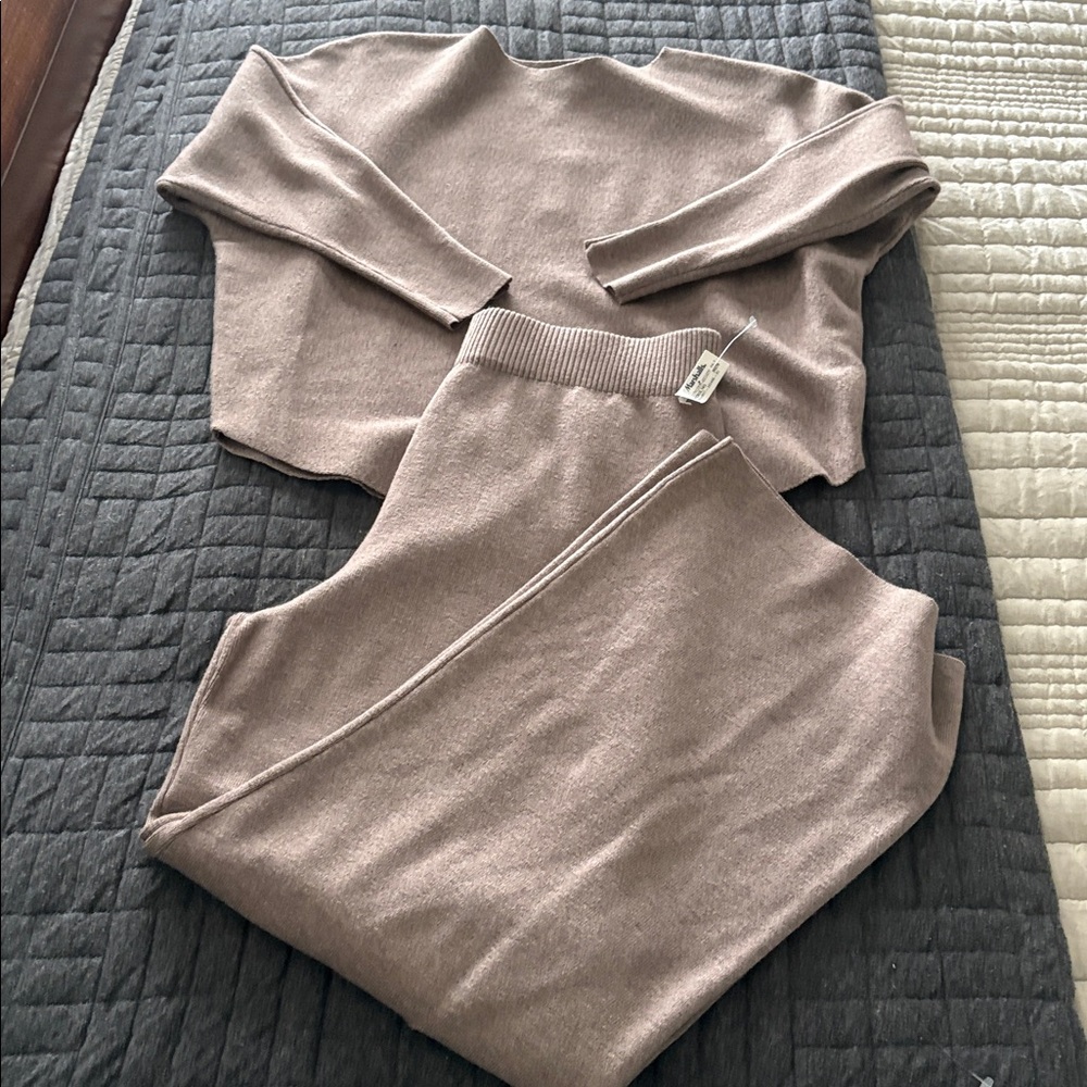 NWT lounge set